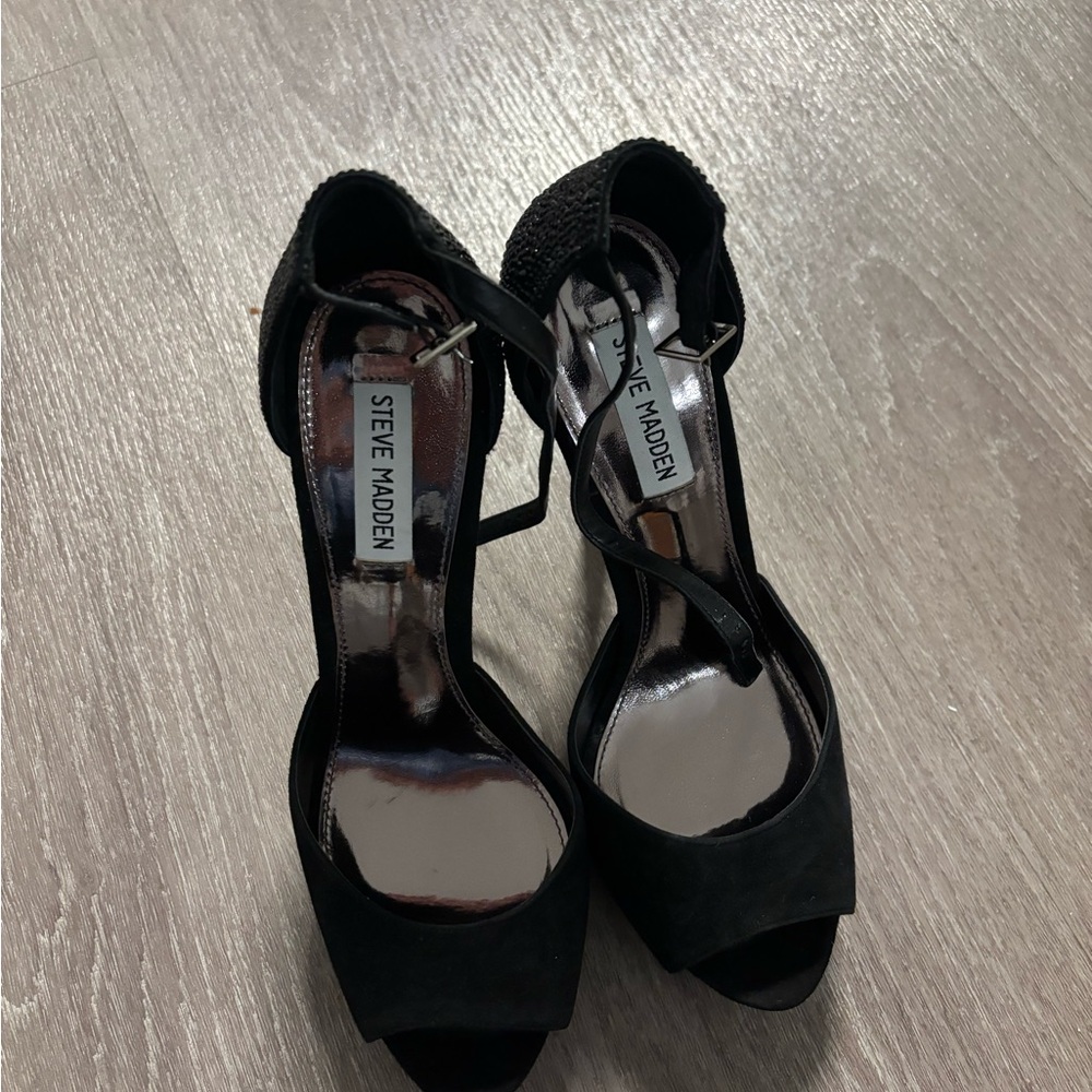 Steve Madden Elegant Black Peep-Toe Heels